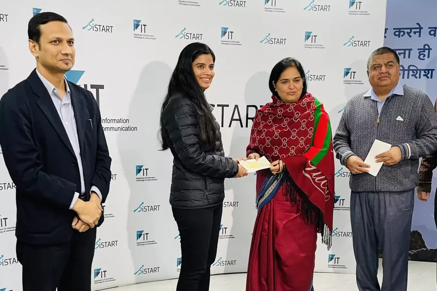 A cheque being handed over at an iSTART Rajasthan event